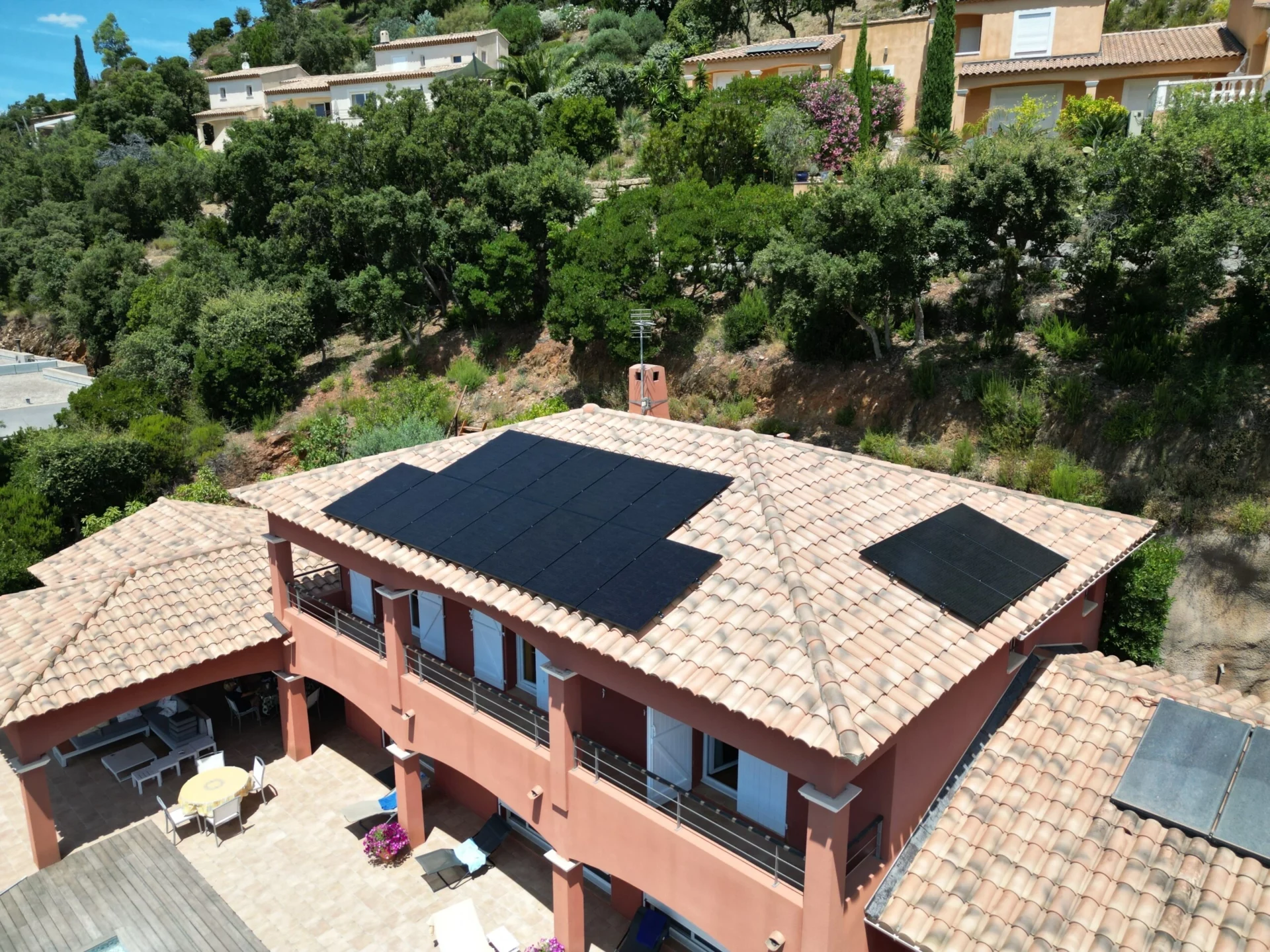Maison varoise équipée en panneaux solaires par Innovasun, installateur RGE