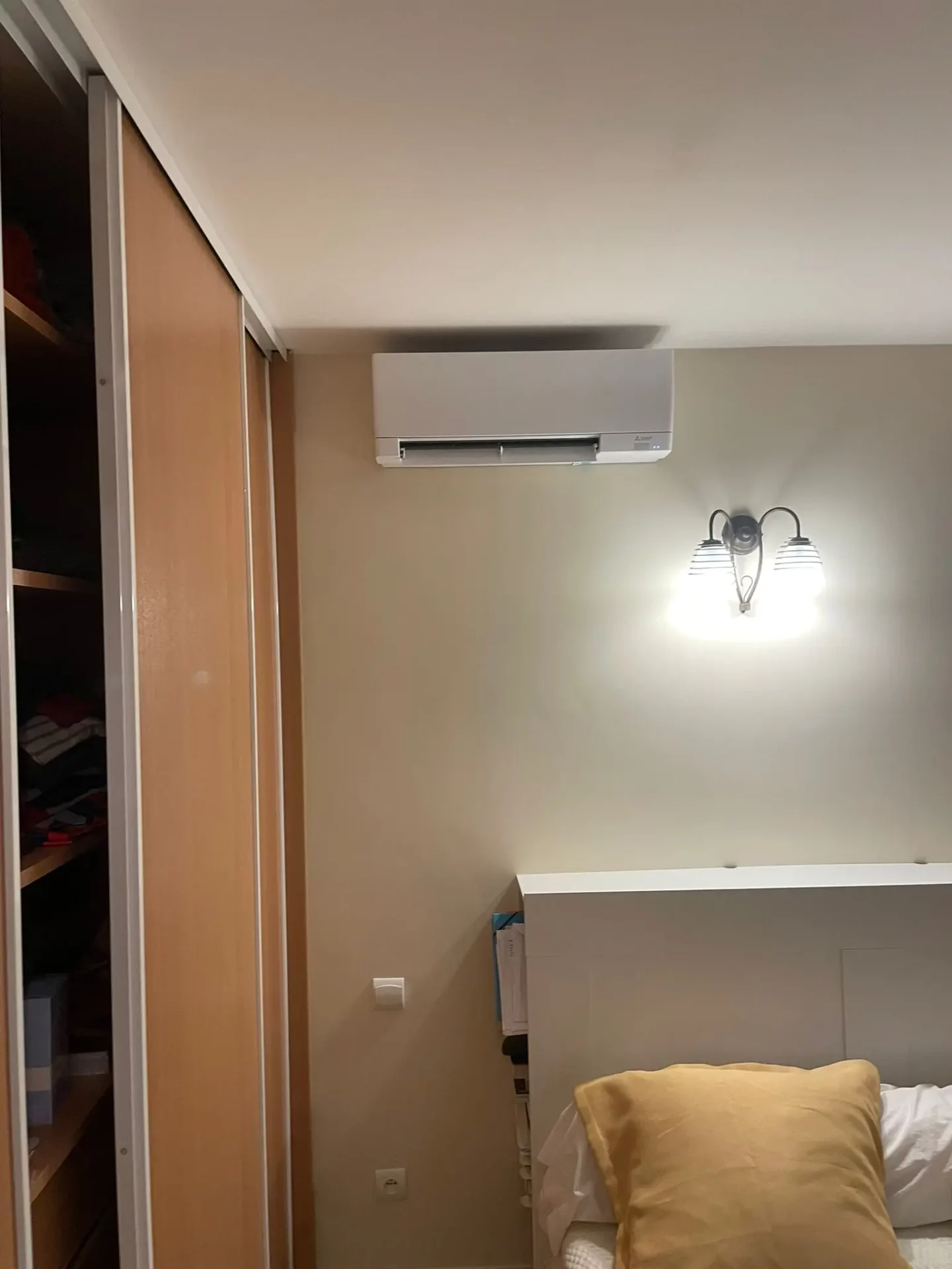 Une chambre climatisée pour dormir, Mitsubishi 19 dB